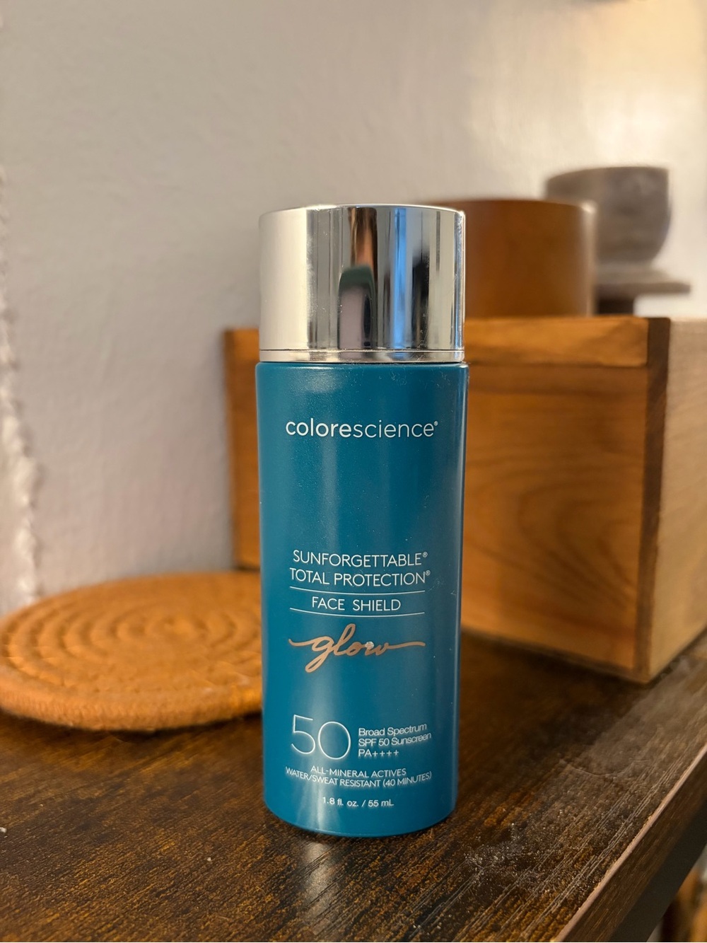 Colorscience Face shield Glow Sunscreen SPF 50 - Picture 4 of 5